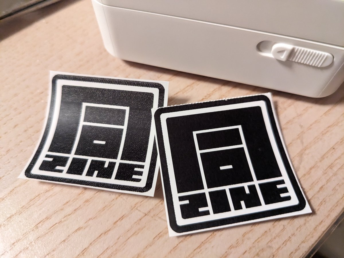 新プリンターでステッカーがきれいに！
左→古・右→新
前に購入した場合はサイトで連絡していただければ新ver.を送ります。
npckc.booth.pm/items/4925162

new printer for better stickers! L=old, R=new.
if you bought one previously, message to be sent a new one.
ko-fi.com/s/9539d59fbc