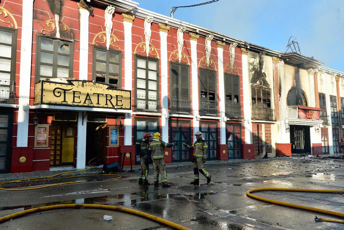 nenedenadie's tweet photo. 🚨Atentos a esto👇🏻

🚩Las discotecas incendiadas de Murcia llevaban siete años sin contrato eléctrico

➖Cinco días después del incendio, la Brigada Provincial de la Policía Judicial de Murcia se puso en contacto con Iberdrola para pedirle información. Los agentes solicitaron a la eléctrica datos sobre el tipo de contrato que tenían ambas discotecas. Iberdrola contestó que “ninguna de las dos discotecas dispone de contrato de suministro de energía eléctrica dados de alta con ninguna empresa comercializadora”.
https://t.co/zX4qc3XqrM