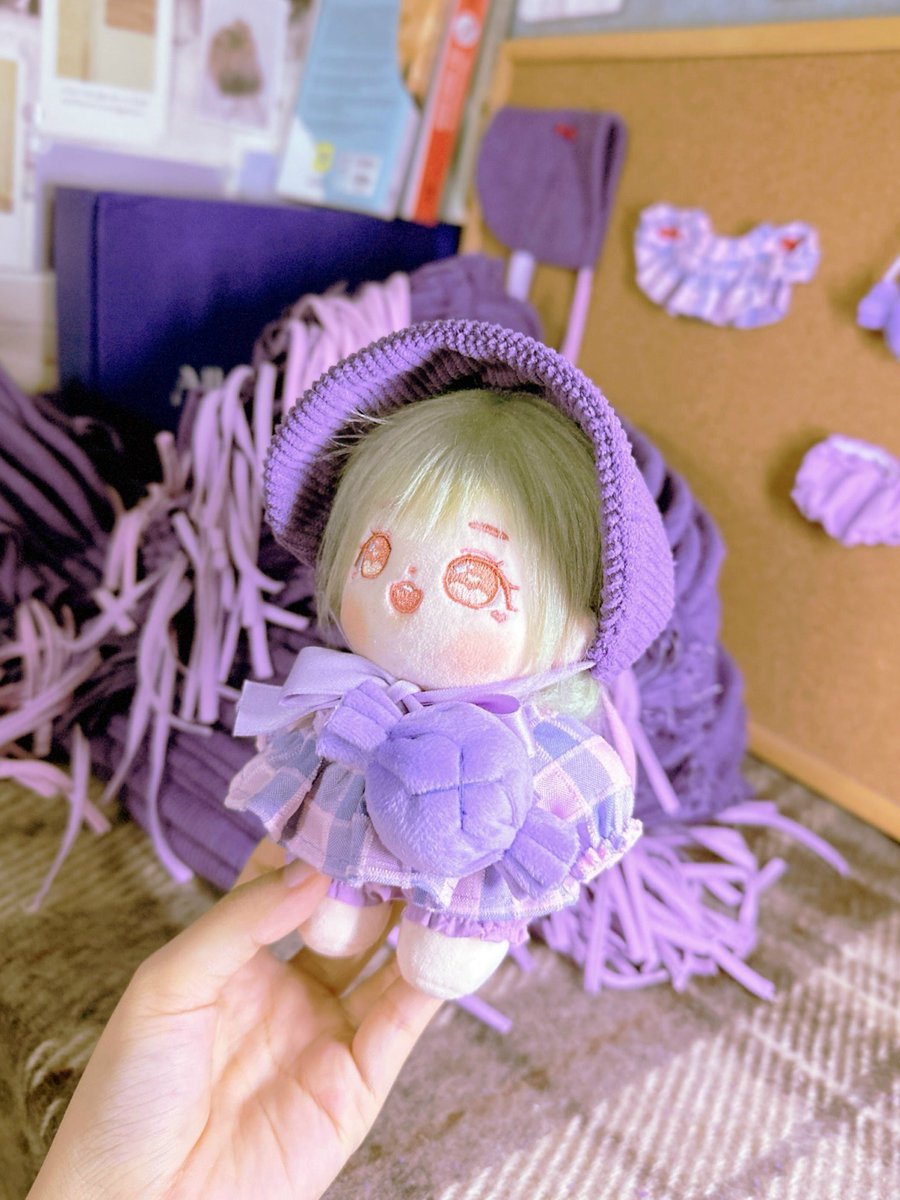 Limited design by Thiumma 🌱
💜 PUR 15cm
• $12.5/set (including: hat, dress, pants, candy bag)
• Stocks: 100 sets ✨
 
DM for GO ☺️☺️