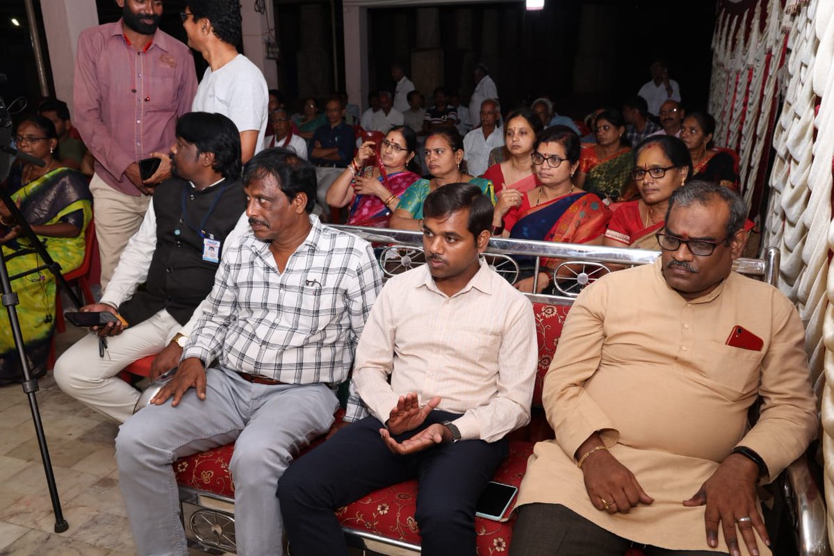 sangeetnatak's tweet photo. 𝑮𝒍𝒊𝒎𝒑𝒔𝒆𝒔 𝒐𝒇 𝒕𝒉𝒆 𝒆𝒗𝒆𝒏𝒕 𝒐𝒓𝒈𝒂𝒏𝒊𝒛𝒆𝒅 𝒂𝒕 𝑽𝒆𝒏𝒖 𝑮𝒐𝒑𝒂𝒍𝒂 𝑺𝒘𝒂𝒎𝒚 𝑻𝒆𝒎𝒑𝒍𝒆, 𝑩𝒐𝒃𝒊𝒍𝒍𝒊.
#artists #music #dance #drama #CulturalUnity #Bobilli #Temple #SNA #SangeetNatakAkademi https://t.co/9YRZV0JdCh