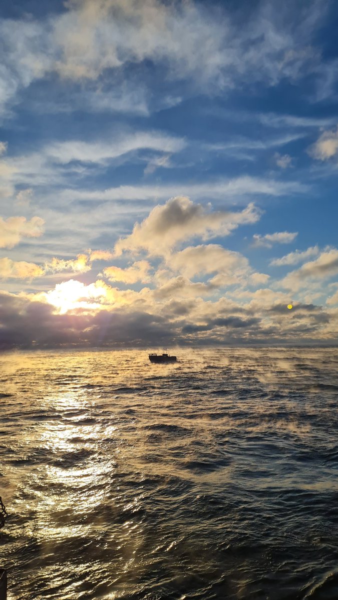 What a day we had yesterday aboard the @RFAMountsBay! Interesting to see our allies' capabilities and how @Navyfi fit into that. 

And the weather was at par with the name of the exercise: truly Freezing Winds!

Thank you for having us #mightymounts