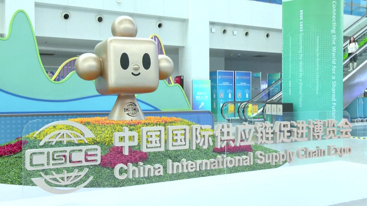 JinanofChina's tweet photo. The #China International Supply Chain Expo kicks off today in #Beijing! 🌐Excited to see 515 domestic & global enterprises unveiling cutting-edge tech, products, and services. Plus, 7 #Jinan-based companies like #Inspur & #Bloomage are part of this innovation showcase! #JinanDevl https://t.co/XBQ9BUzyZi