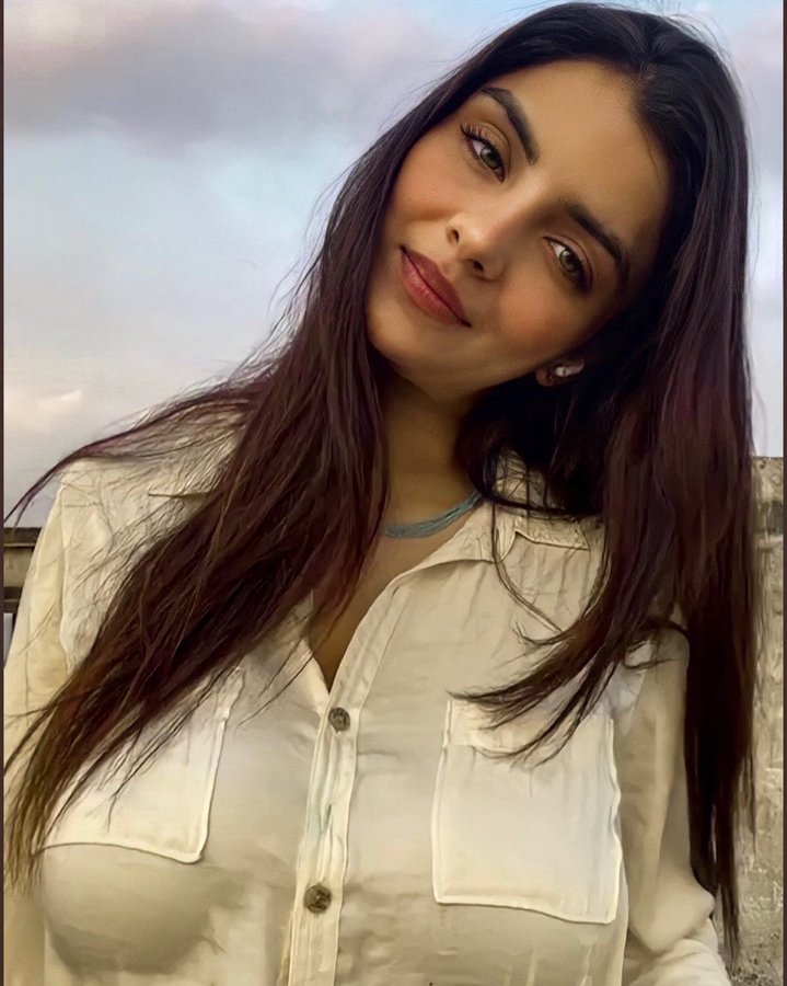 GAARfFlWwAA3erC?format=jpg&name=900x900