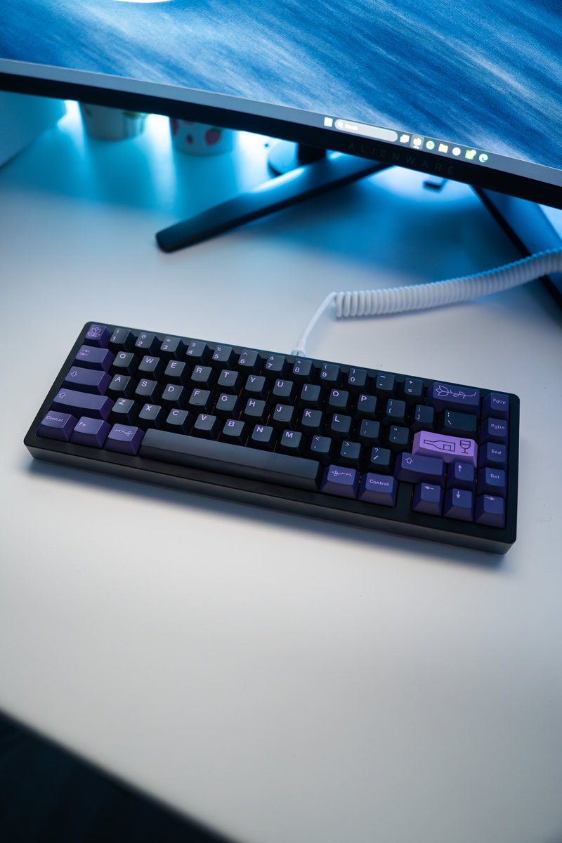 tttrence's tweet photo. jris 65 🔥🔥 dm if u lookin for custom keeb 💨💨📲📲 https://t.co/DiaNarS6hf
