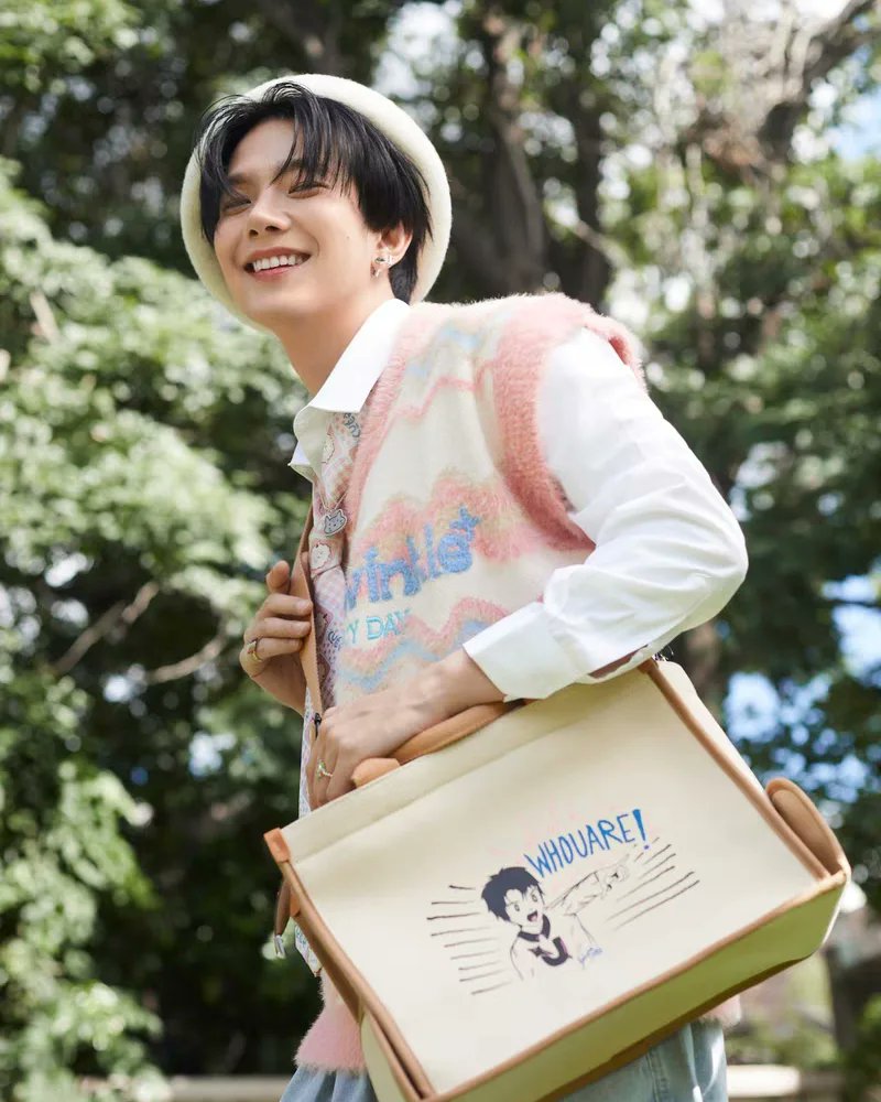 BuildSupportIND's tweet photo. ๐ INDIA GO WHOUARE BAG X BUILD ๐
Hey luves,
โถ๏ธ WhoUAre bags have added one more colour so place your orders soon! We will close the form tomorrow at midnight.
๐https://t.co/BOAW7Rvw9I
โถ๏ธ If you have any doubt, please DM us. We are here to help ๐
#BuildJakapan #Beyourluve
#WhoUarexBuild