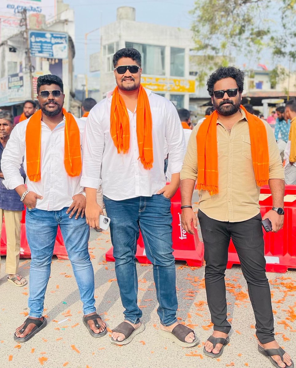 rachamalla_here's tweet photo. Participated in #CMofAssam Shri @himantabiswa ji’s Mass-ive RoadShow in #Medak along with @pm_saiprasad ji.!!
#WeAreForWelfareNotFreebies
#WeAreForDevelopmentNotDole https://t.co/1wPstD0bJB