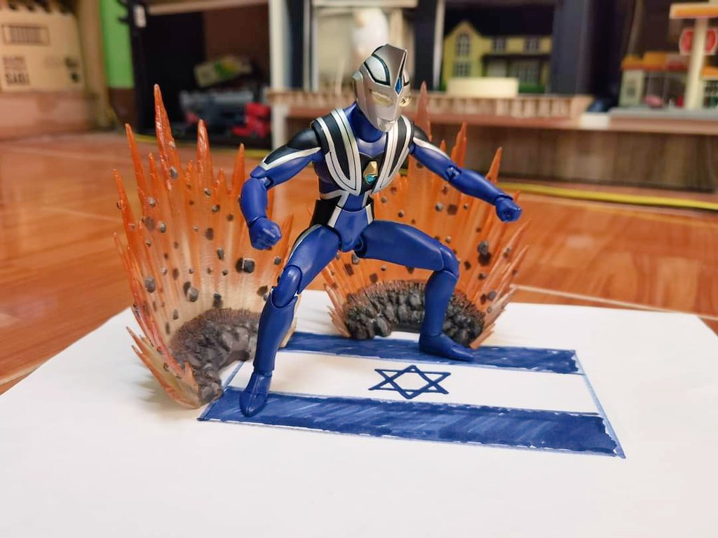 GerakanTimur's tweet photo. Ultraman pun protes. Siap bawak geng! #FreePalestineFromIsraeINOW #Free_Palestine https://t.co/U4KGs4kx78