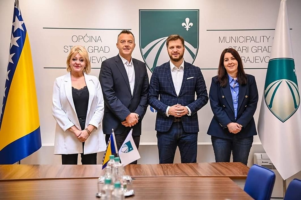 Načelnik Općine Stari Grad Sarajevo sastao se sa predsjednikom Turističke zajednice Kantona Sarajevo Harisom Fazlagićem u cilju preciziranja buduće saradnje

<a href="/IrfanCengic/">Irfan Čengić</a> 

starigrad.ba/v2022/vijest.p…