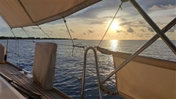 Y2KAdventure's tweet photo. Posizione del 28 nov 2023 06:52: 28 nov 2023 06:52

Arrivati dall'atollo di Funafuti, stato di Tuvalu. Ancorati nella laguna. 
Fatto il bagno, acqua caldissima 32 gradi, sembra la vasca da bagno. 
Domani faremo dogana e immigrazione e poi partiremo in… https://t.co/zOT5e3t8eP https://t.co/P940gOrBkO