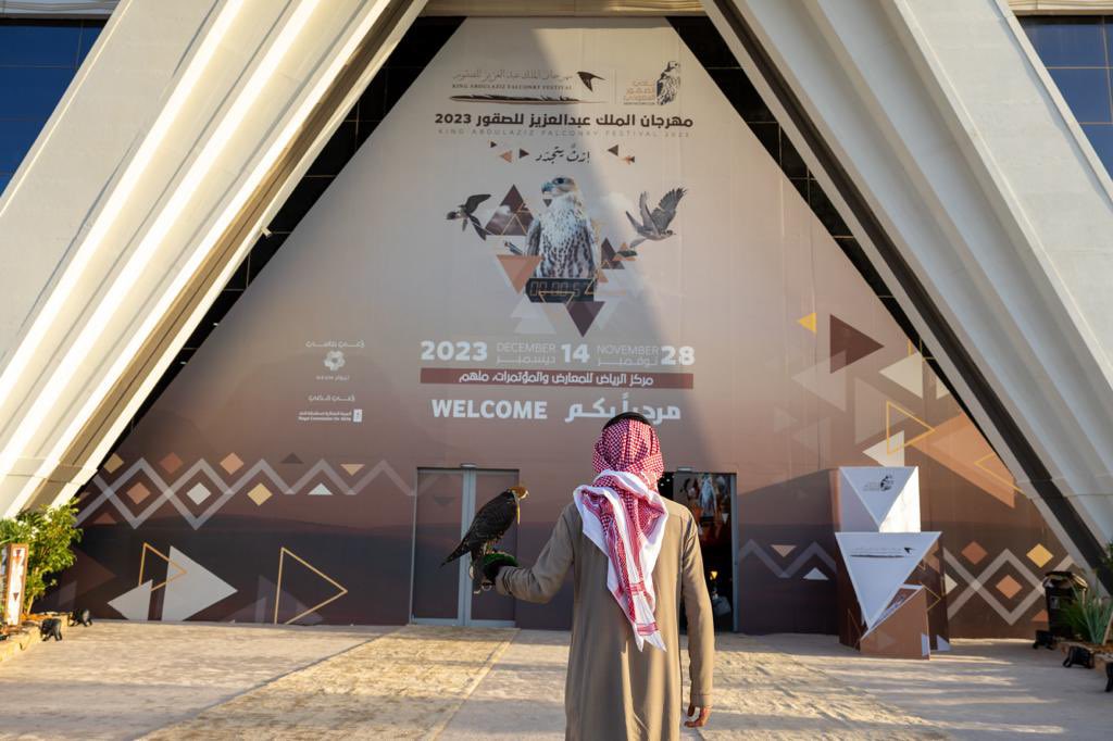 tshamaisi's tweet photo. #مهرجان_الملك_عبدالعزيز_للصقور 2023 ، الذي يحمل الاسم الأغلى على قلوبنا 
صادق الأمنيات والتوفيق للصقارين السعوديين والدوليين، للظفر بالجوائز والألقاب 
ضمن مهرجان يشهد تطويراً مستمراً، تجسيداً لدعم القيادة الحكيمة لموروث الصقارة الأصيل 🇸🇦 https://t.co/2UWEwXEVZU