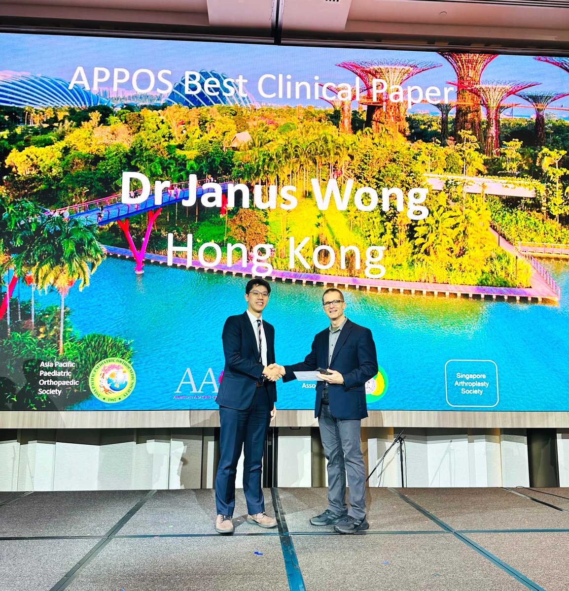 HKUOrtho's tweet photo. 👏 Congratulations to Dr Janus Wong on winning the Best Clinical Paper Award at the Asian Pacific Paediatric Orthopaedic Society Meeting 2023 . The event took place from Nov 23-25, 2023 in Singapore.
#HKUOrtho #Orthopaedics #Award #BestClinicalPaperAward #ClinicalPaper @hkumed https://t.co/23e6SH6axJ