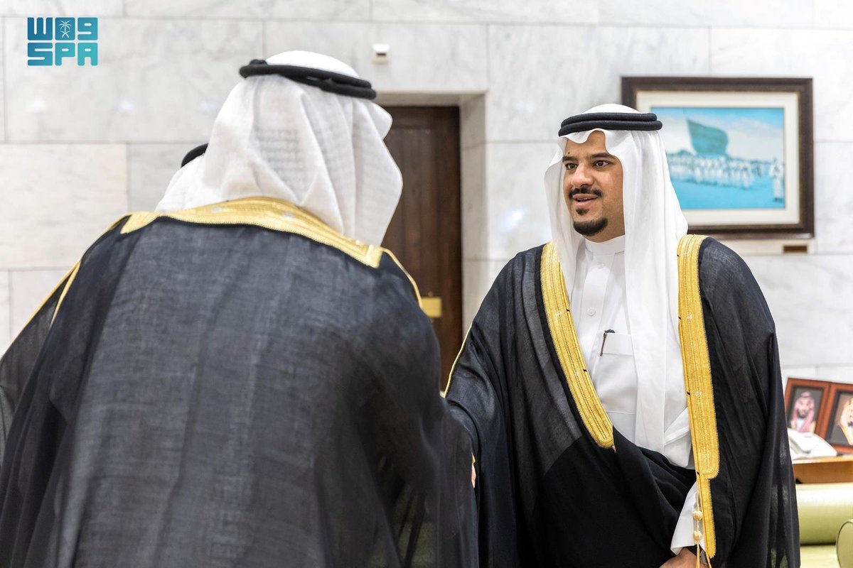SPAregions's tweet photo. نائب أمير الرياض يستقبل رئيس الجامعة السعودية الإلكترونية.
https://t.co/TUMxrg8XbO
#واس_عام https://t.co/NkXLSyM0mc