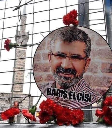 Em te ji bîr nakin...
#TahirElçi #tahirelçisiz8yıl