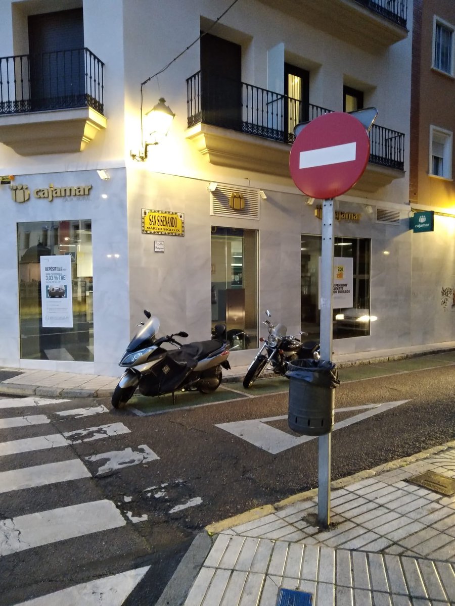 <a href="/pedrojorge69/">Jorge Rodríguez</a> Buenos días, colocadas 2 papeleras en las ubicaciones posibles de la calle.