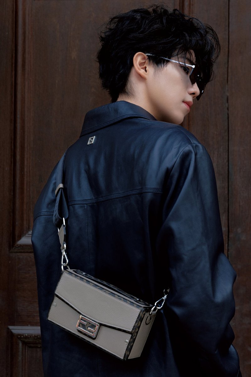 DailyCpop's tweet photo. #LuoYizhou for Fendi event https://t.co/ljUFQ2de0c