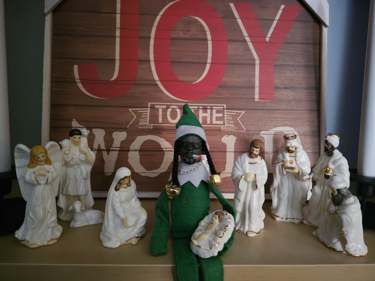 mycroft16's tweet image. From #SnoopOnAStoop and the baby JC... #MerryChrisizzle to all.