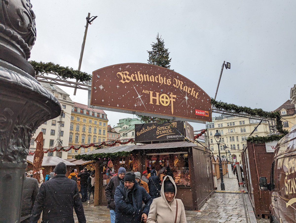 JMW_abc1's tweet photo. Back from city break in Vienna. Fantastic trip and lovely place. Xmas markets galore. Visited 6 in total. And we had snow to boot!🌲🎄⛄ https://t.co/ygSp9MPLtK