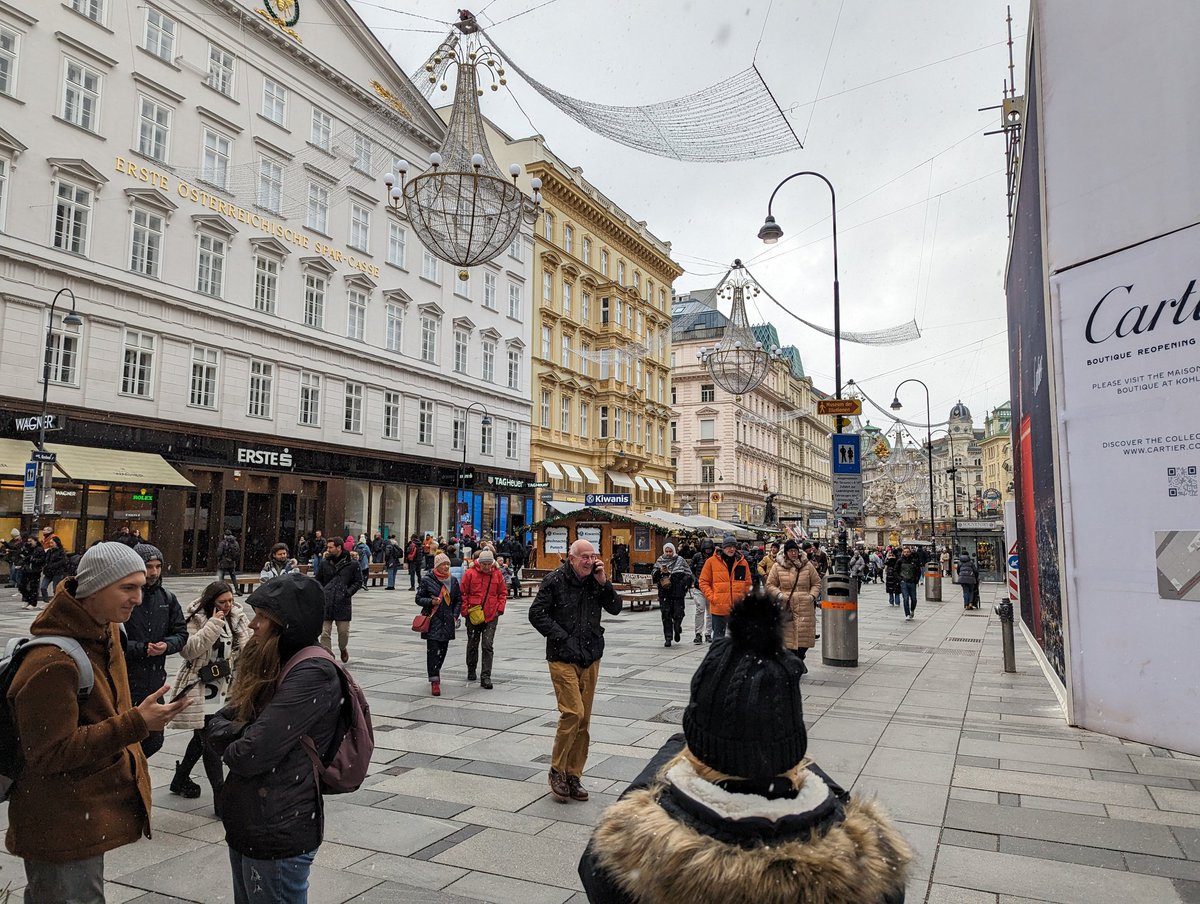 Back from city break in Vienna. Fantastic trip and lovely place. Xmas markets galore. Visited 6 in total. And we had snow to boot!🌲🎄⛄