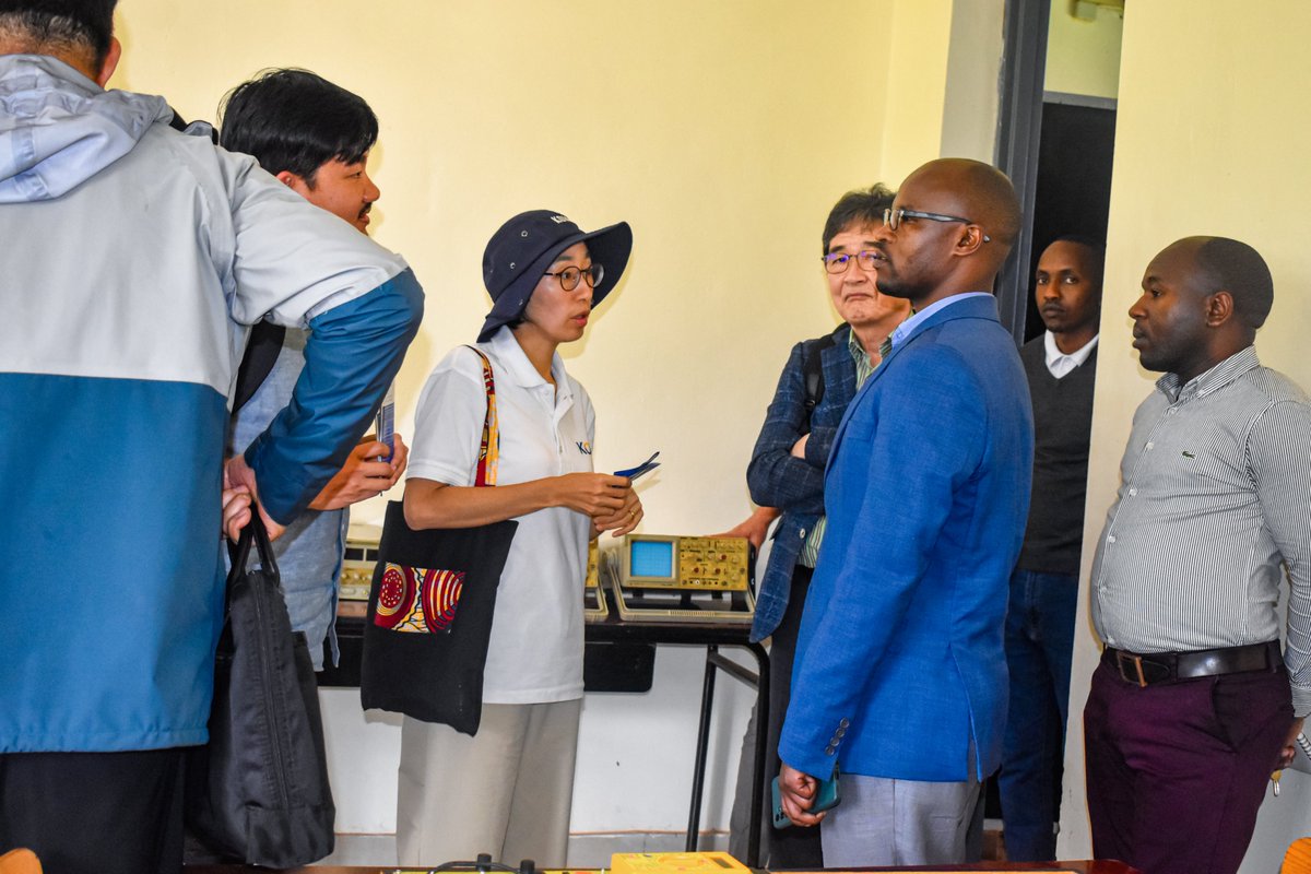 GishariCollege's tweet photo. On November 27th, 2023, IPRC Gishari had the honor of hosting a delegation from KOICA, led by Mrs. KIM Jinhwa,the Country Director/Rwanda. The visit was aligned with their Project for Enhancing Employability and Entrepreneurial Capability of Higher Technical Education Graduates. https://t.co/FFzmAll1A0