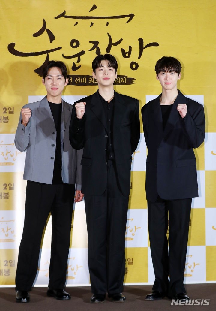 ChinChin5094's tweet photo. “Joseon Chefs” press conference ✨
══
#BaekSungHyun #백성현 #수운잡방
#KimKangMin #김강민 #金江珉 #Kangman
#SANHA #YoonSanHa #윤산하 #ASTRO
#Suunjapbang #JoseonChefs #수운잡방 https://t.co/hIPPp1JADl