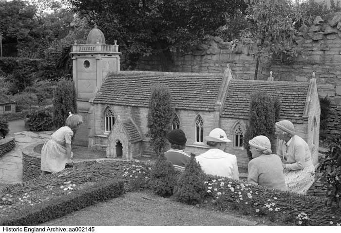 HE_Archive's tweet photo. Land of the giant old ladies? Nope, just a lovely shot of the miniature church at the model village, Bourton-on-the-Water, #Gloucestershire.

You can see more model villages ⬇️
https://t.co/DpmNgjqIb2

📸SW Rawlings Collection

#EYASmall
#ModelVillages https://t.co/hQDL1UUC9j