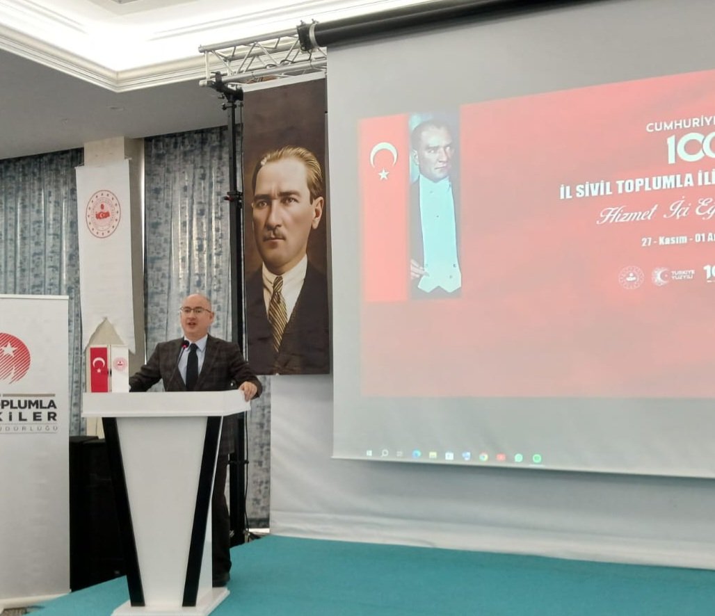icisleriSTi's tweet photo. Dijitalleşme hizmetlerimize büyük bir yenilik getiriyoruz. 

Yeniden yazılan DERBİS’in tanıtımı için Ayvalık VE Otelde düzenlenen seminerimiz Genel Müdürümüz Mustafa İSPİRGİL, Ayvalık Kaymakamımız Hasan YAMAN ve Daire Başkanımız Fahrettin KAYA’nın açılış konuşmalarıyla başladı. https://t.co/c3UJ9CgZEC