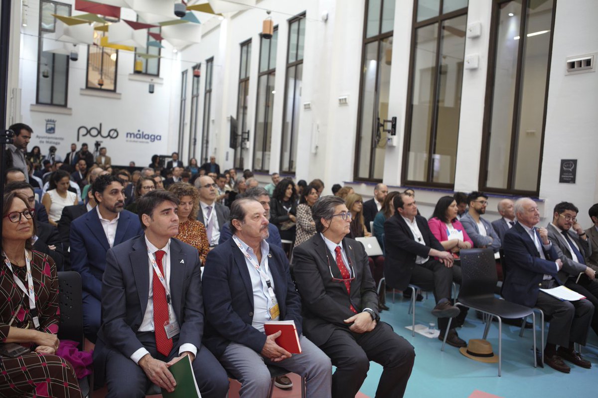 Víctor Manuel Solla Barcena participó en representación de la #RECI en 'HANGAR 360 - II Encuentro Internacional de Innovación, Emprendimiento y Ciudades Inteligentes” donde Chile y España se presentan como plataformas de internacionalización para las startups.