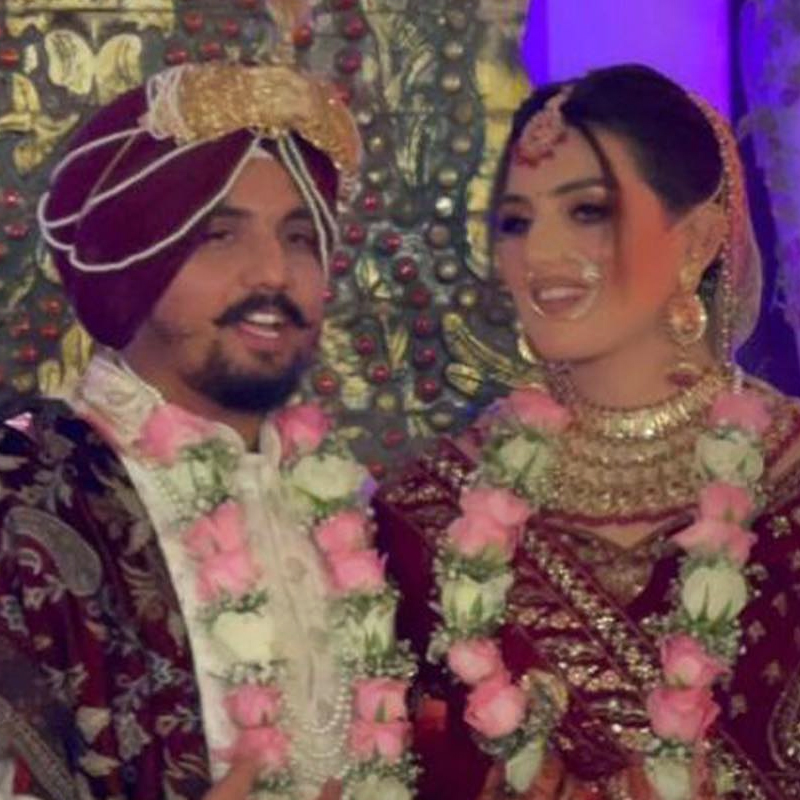 PostNirpakh's tweet photo. ਵਿਆਹ ਦੇ ਬੰਧਨ ’ਚ ਬੱਝੇ ਗਾਇਕ A Kay, ਪਤਨੀ ਨਾਲ ਸਾਹਮਣੇ ਆਈਆਂ ਖ਼ੂਬਸੂਰਤ ਤਸਵੀਰਾਂ....!
#AKay #marriage #singer #punjabi #wedding #nirpakhpost https://t.co/sJ9BncvVyQ