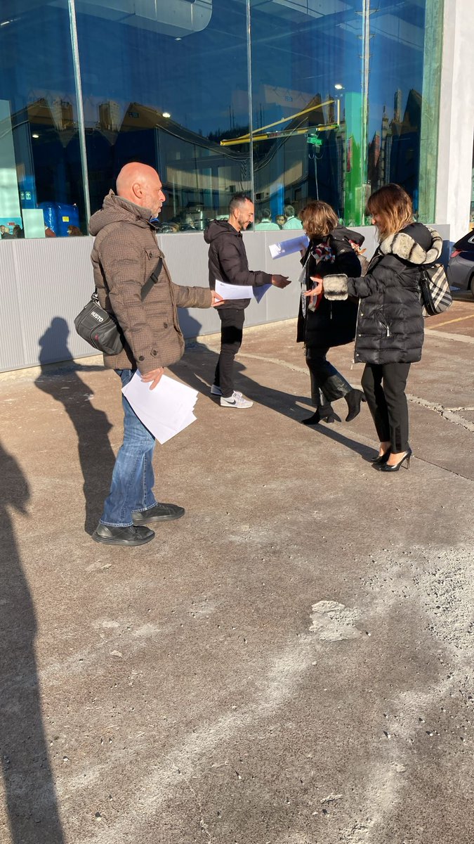 UilmGenova's tweet photo. Volantinaggio Uilm a difesa dell'occupazione e dello sviluppo di Phase https://t.co/i4k1Qa0vfo