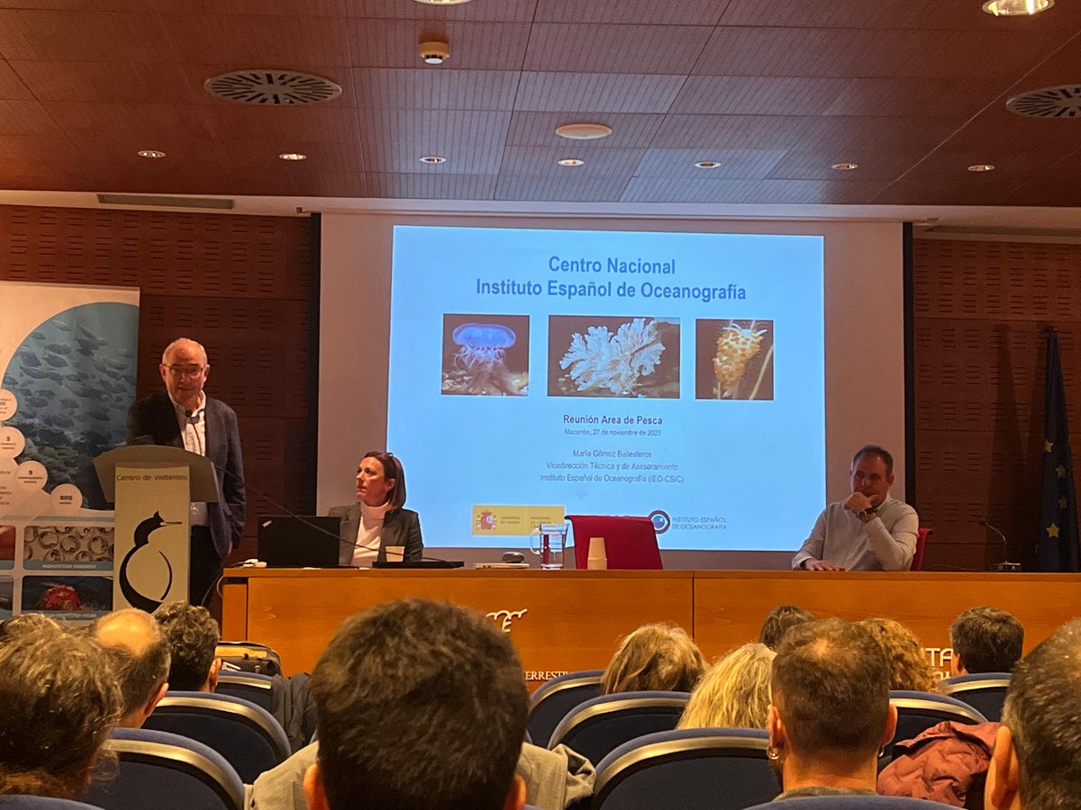 Comienza en Vigo la reunión del Área de Pesquerías de <a href="/IEOoceanografia/">Instituto Español de Oceanografía (IEO-CSIC)</a> 

Abren la reunión Pablo Abaunza, jefe del Área de Pesquerías y los dos vicedirectores, María Gómez (<a href="/MG_Bal/">María Gómez Ballesteros</a>) y David Díaz (<a href="/davitindiaz/">David Diaz</a>)