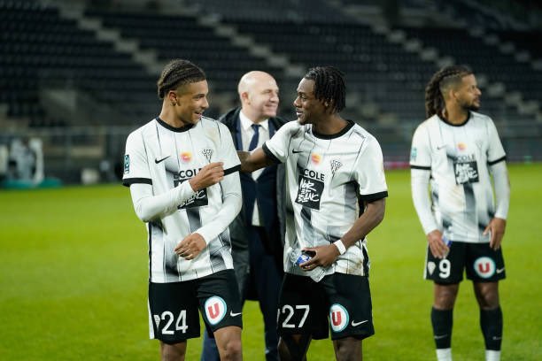 IncroyableSCO's tweet photo. 📊 - Jean-Matteo « SUPERSUB » Bahoya 𝐁𝐔𝐓𝐄𝐔𝐑 (son 5ème de la saison) et 𝐏𝐀𝐒𝐒𝐄𝐔𝐑 𝐃É𝐂𝐈𝐒𝐈𝐅 (la 1ère de la saison) en 21 minutes de jeu avec Angers SCO ! 👏🏼⚫️⚪️
#SCOSMC https://t.co/n7zNE8FdCu