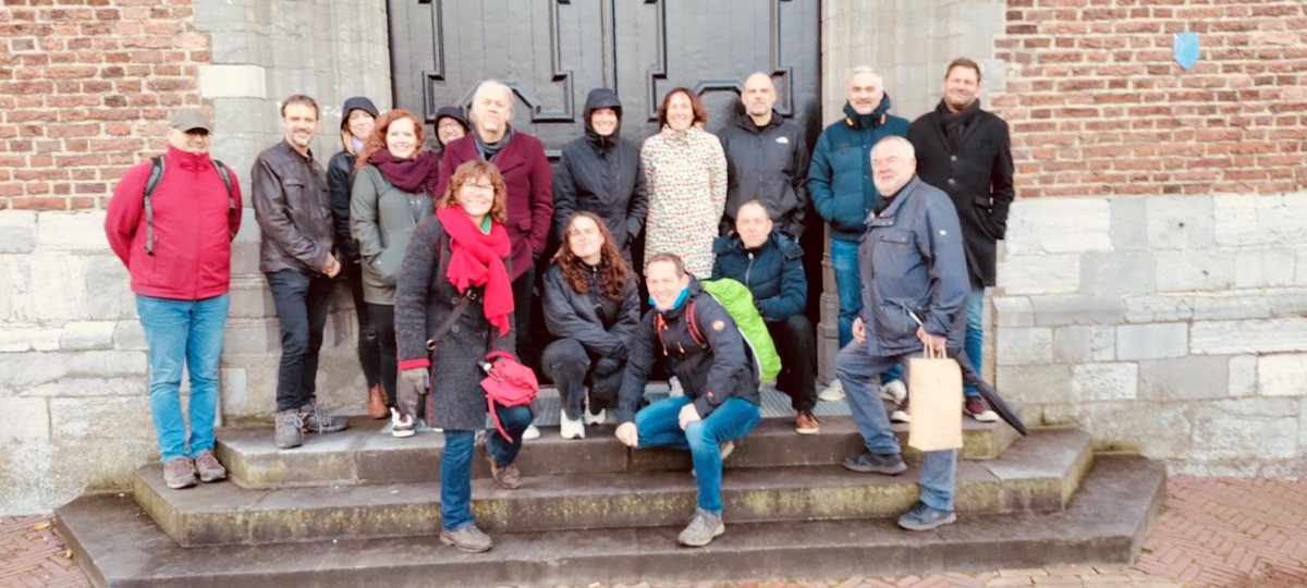 Een weekendje samen op stap. Dat doen we elk jaar. Dit keer voerde de reis naar Limburg. Het werd een gedenkwaardig uitje, met veel vlaai, mooie geschiedenislessen en een legendarische pubquiz van collega Olaf. Dank team R&amp;Z!