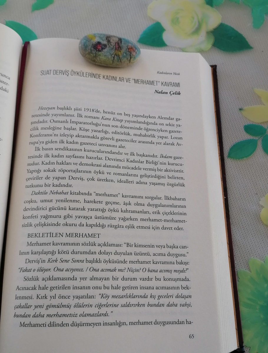 SiirKadinSaclar's tweet photo. Cumhuriyetin 100 Yüzyılında 100 Kadın Yazar
#KadınlarınYüzü kitabım geldi. Başta #NevinArvas olmak üzere, emek veren katkı sunan herkese sevgi ve teşekkürle 🌻💜
#suatderviş #deneme
@Sonsayfayayin https://t.co/Cr8HbfbxdD
