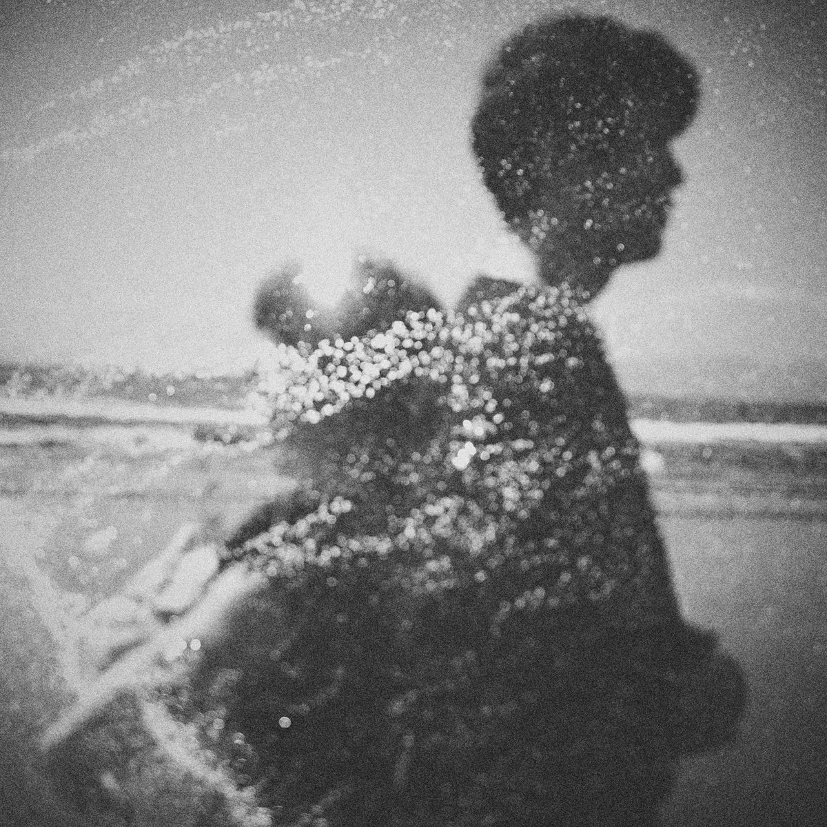 ToshihiroAchi's tweet photo. フィルムで撮影した家に飾っても気恥ずかしくない抽象絵画的ファミリーフォト。 https://t.co/y0jnpVZ5kC