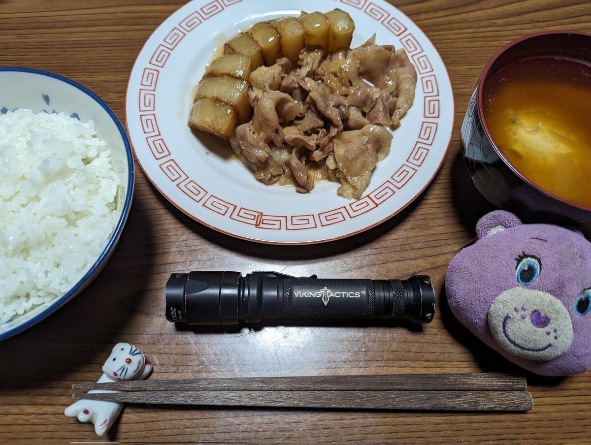 hg4eHPzmvVIEmWD's tweet photo. 豚バラ大根🐷🍚(´-(ェ)-`;)♥🦸
#メシアンドライト #SUREFIRE #L4 #VTAC #Defender #シュアファイア #VikingTactics https://t.co/EZRcdmusb0