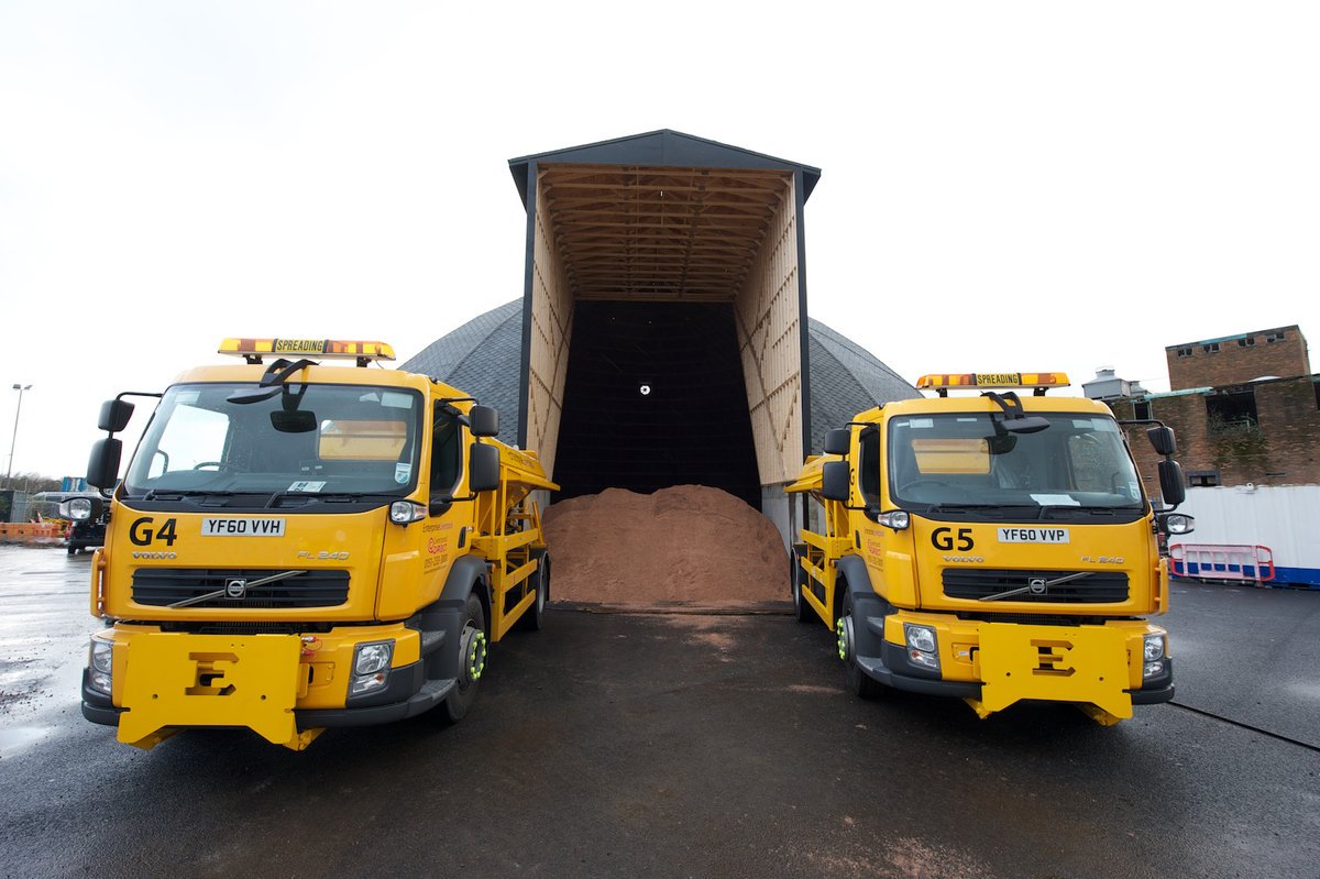 lpoolcouncil's tweet photo. #News: Our gritters have been treating the city's main roads this morning for the first time this winter.

Our fleet of 7 trucks cover about 600km in a 4 hour run.

They'll be on standby throughout this cold weather snap.

For more info go to: https://t.co/2otbYwmN86

#RoadSafety https://t.co/00icu8RGjk