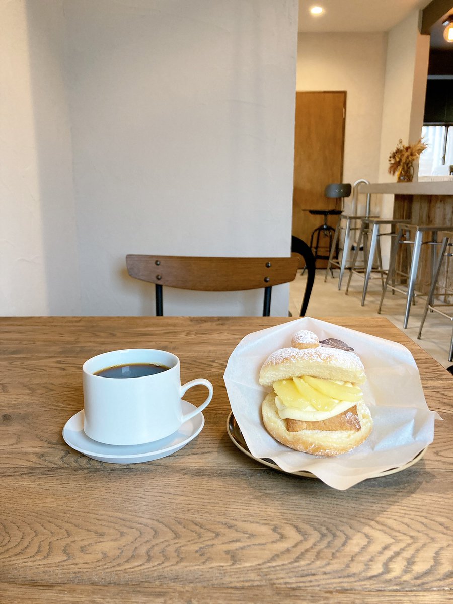 LIS_NAGAOKA's tweet photo. 本日LIS摂田屋は定休日でした。
久々のbump coffeeさんへ☕️
今月限定ドーナツ
「アップルシュガー」🍎
ギリギリセーフで季節味を堪能✨
安定の美味しさです。
ごちそうさまでした🙏🏻
#bumpcoffee https://t.co/rJrq6yMjhh