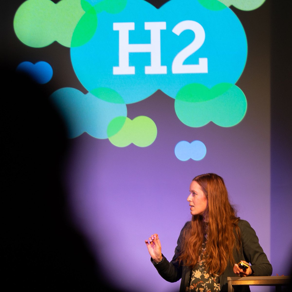 IPI_Network's tweet photo. Last night at the #H2Convention, our keynote speaker Geerte de Jong, Programme Manager at HEAVENN, talked about the chances and challenges for future hydrogen valleys. https://t.co/QmOtt4hub1