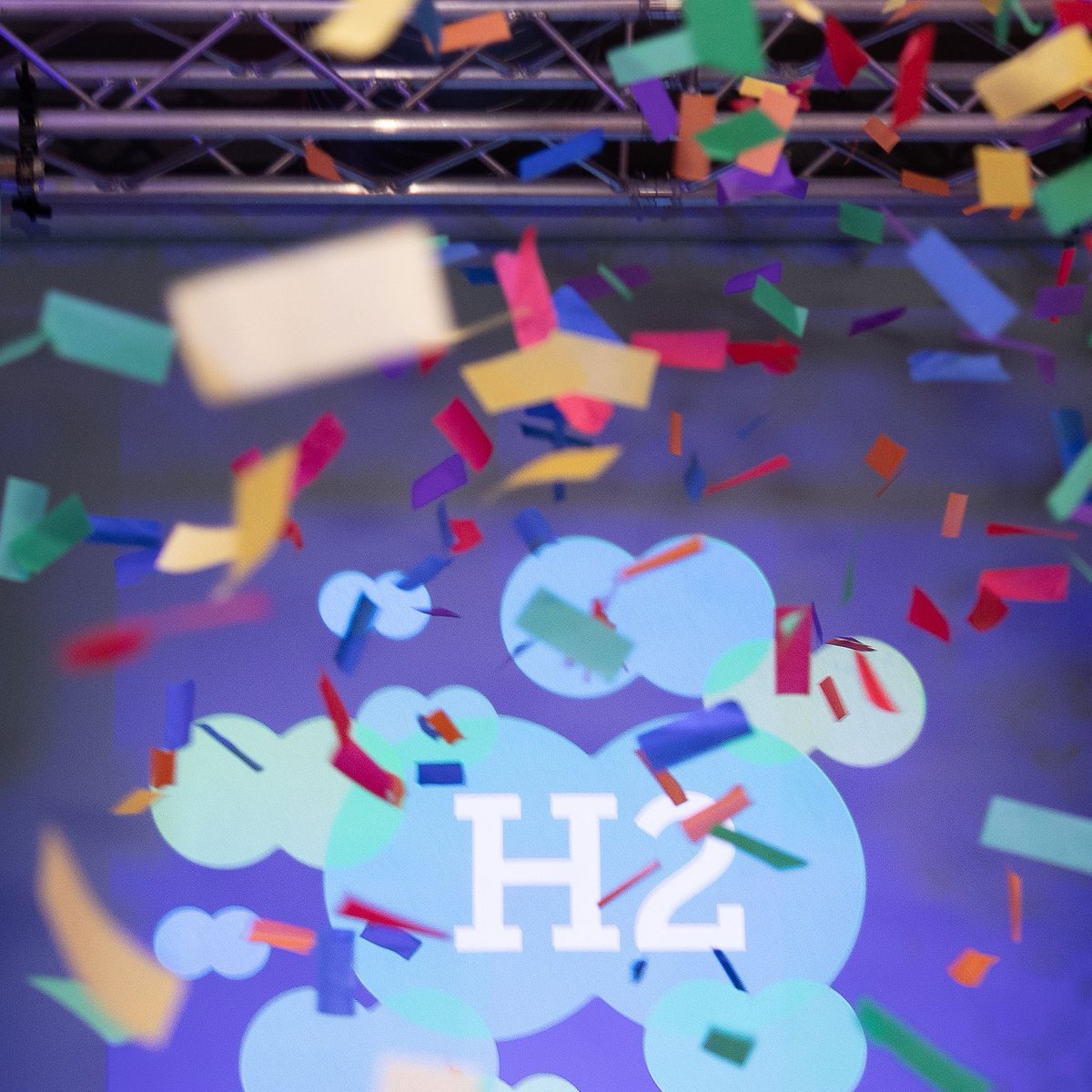 IPI_Network's tweet photo. Last night at the #H2Convention, our keynote speaker Geerte de Jong, Programme Manager at HEAVENN, talked about the chances and challenges for future hydrogen valleys. https://t.co/QmOtt4hub1