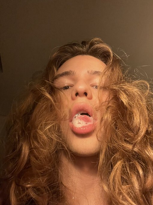 Thnks for the food Daddy 🥴 https://t.co/C6y0ONS2z4