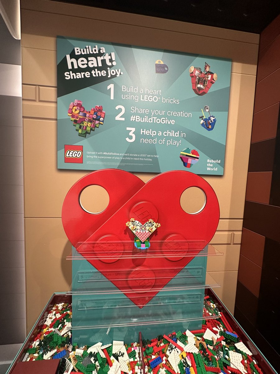 lozzaw04's tweet photo. #BuildToGive #lego ❤️❤️❤️ https://t.co/jb8QYMCB5N