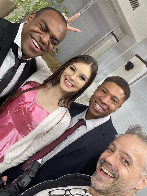 And sometimes such funny moments happen behind every shot https://t.co/6PR5sFJ4BK