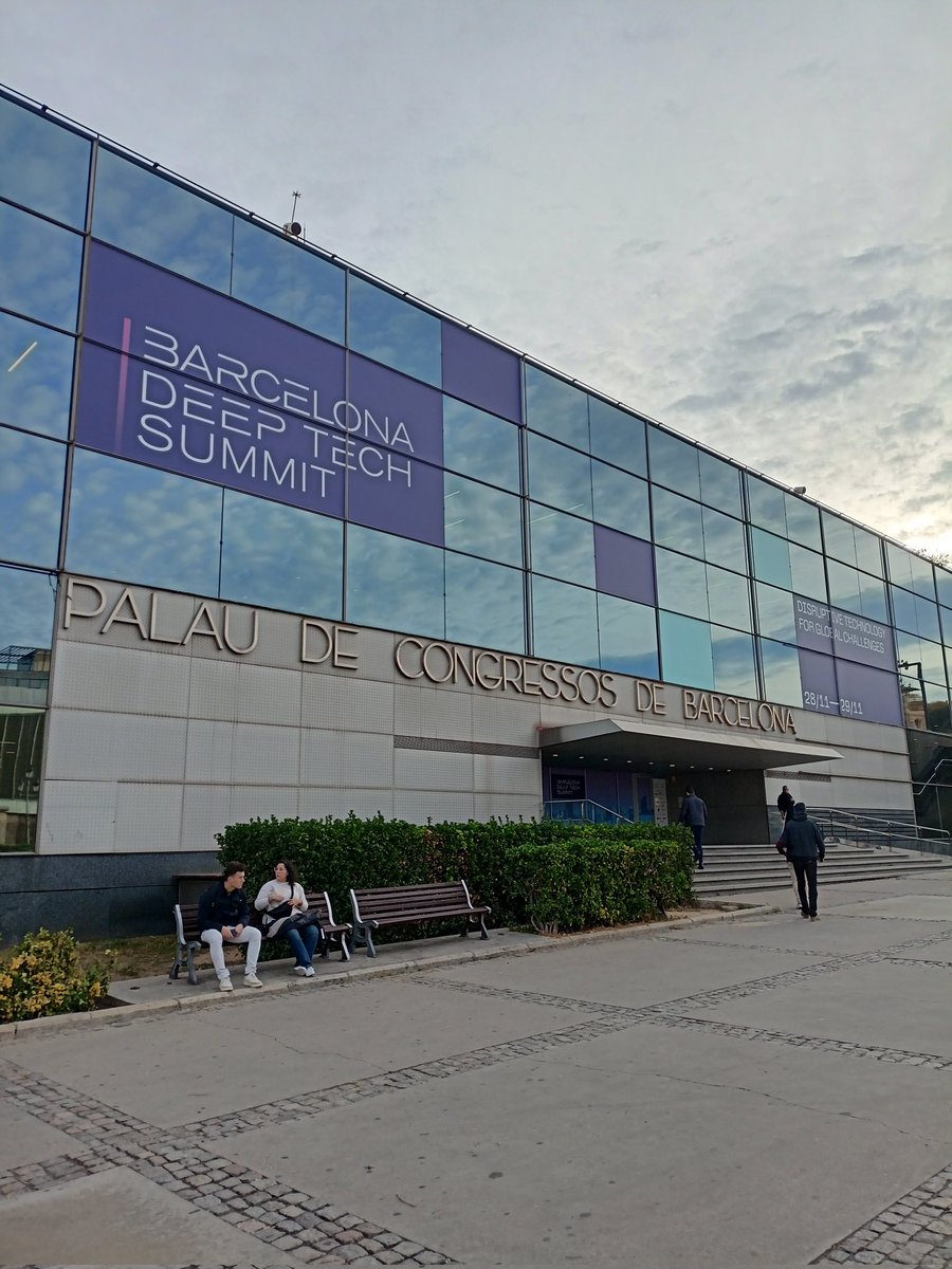 XartecSalut's tweet photo. Kicking-off the #BarcelonaDeepTech Summit at @Fira_Barcelona, a joint initiative from @barcelonactiva @la_UPC @UniBarcelona @UPFBarcelona @UOCuniversitat @UABBarcelona with the support of @accio_cat to promote research, #innovation & cutting-edge technologies. Go @bcndeeptech https://t.co/1GX9LheDUT