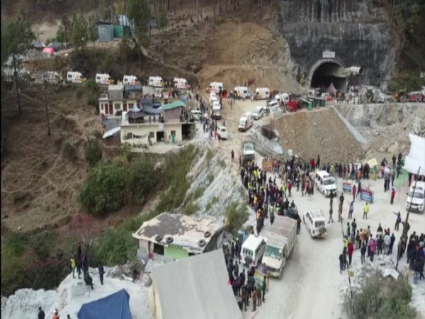 ani_digital's tweet photo. Uttarakhand tunnel rescue: Pipe laying work completed, evacuation soon says CM Dhami

Read @ANI | https://t.co/DOxQlcpLYa
#Dhami #UttarakhandTunnelRescue #UttarkashiRescue https://t.co/e9eNBa9f19