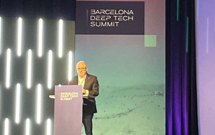 ConsellGremis's tweet image. Compartim avui el nou inici del @bcndeeptech per aprofundir amb les solucions, tendències i innovació en els sectors professionals. #BarcelonaDeepTechSummit Un repte de ciutat a potenciar amb els gremis i els seus sectors.