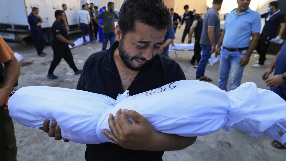 leo_koury's tweet photo. Não podemos parar de falar sobre a Palestina porque não houve cessar fogo e as injustiças continuam acontecendo. Os mortos aumentam dia a dia entre drones e mísseis que não deixam nada de diferente do que o recado da morte aos mais pobres, especialmente crianças e idosos. https://t.co/3gtbOMZvfQ
