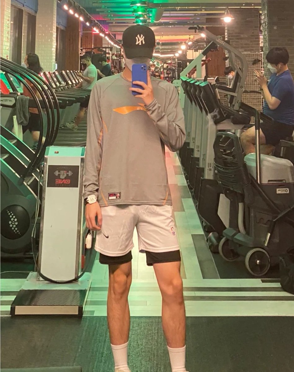maomaomin1's tweet photo. 这腿20年的功力，你顶得住吗 https://t.co/AinN57tK6U