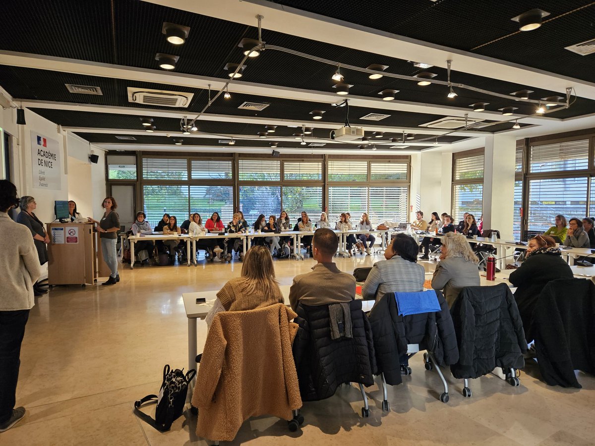 Les personnels administratifs des établissements de l'Enseignement catholique du Var rencontrent leurs gestionnaires au Rectorat à Nice. Se connaître pour mieux travailler ensemble. 
<a href="/EnsCatho/">Enseignement catho</a> 
<a href="/Apelnationale/">Mouvement des Apel</a> 
<a href="/DioceseToulon/">Diocèse de Fréjus-Toulon</a>