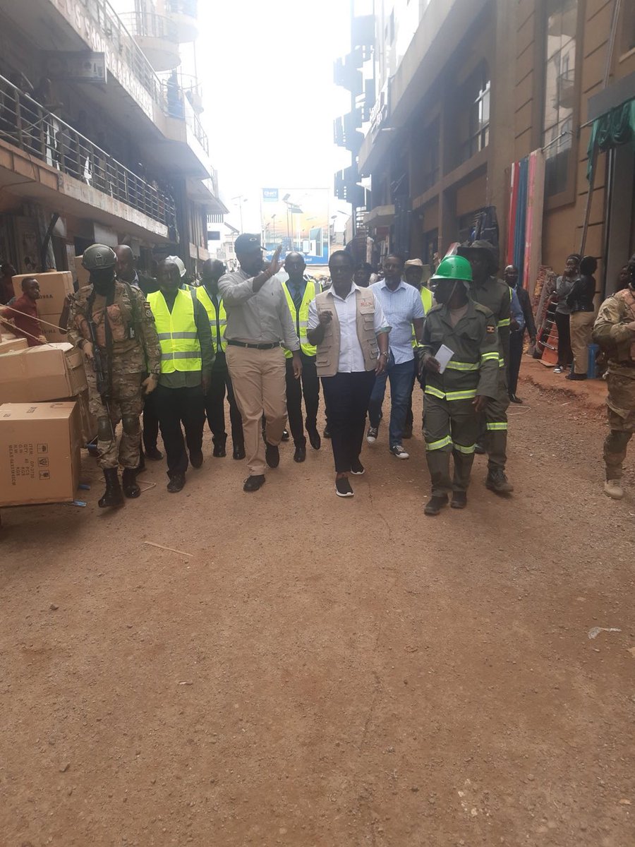Gen <a href="/mkainerugabaa/">Muhoozi Kainerugaba Parody</a> is in downtown inspecting roadworks. 

#BikwaseMuhoozi