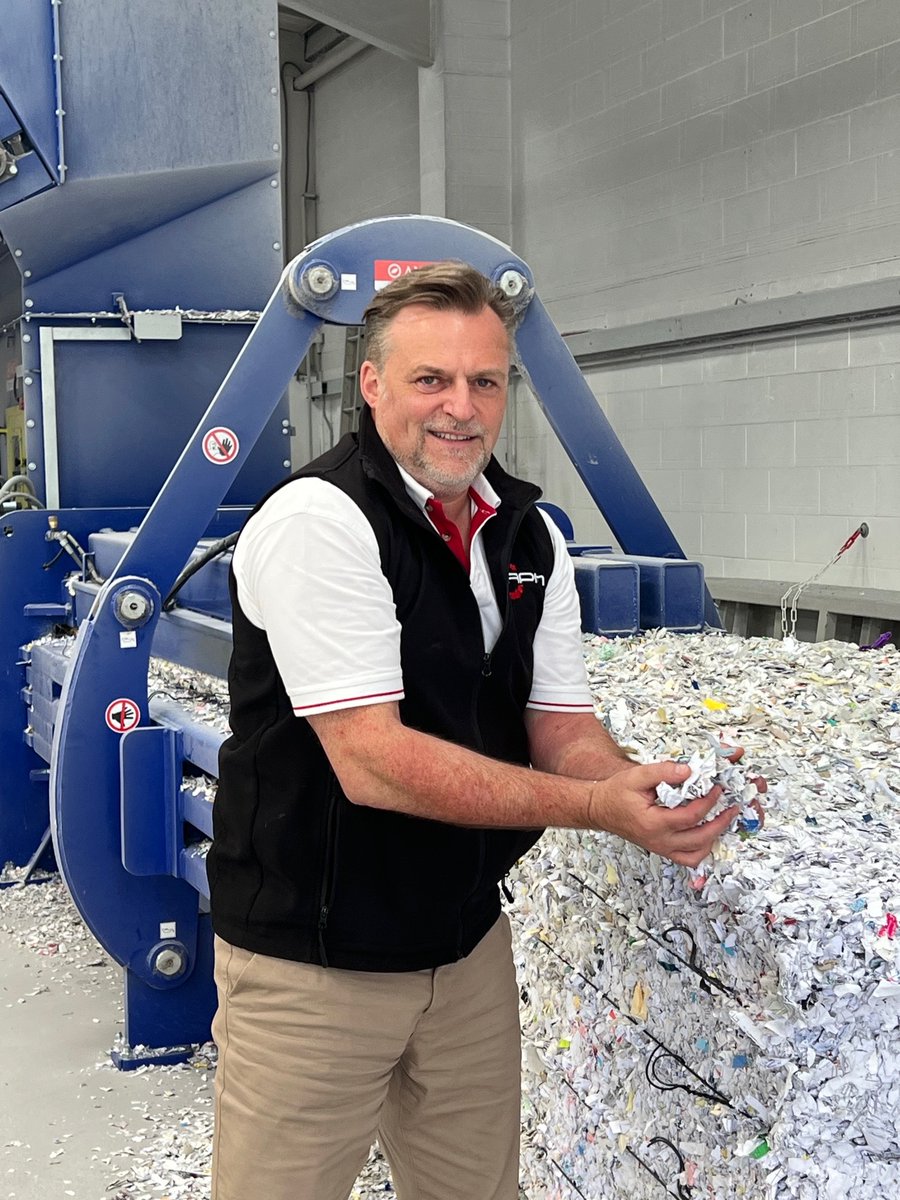 UKSSAInfo's tweet photo. UKSSA has welcomed the launch of a revised standard for the #secure destruction of confidential material.

BS EN 15713:2023 was published by @BSI_UK
in September and sets out the latest best practice #security requirements. 

Read more here: https://t.co/6r4zKN7IJw

#standards https://t.co/OH8i2RLIMH